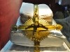 Nowa Bazylika - Krzyż wygięty przez wybuch bomby mającej zniszczyć obraz
