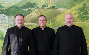 d lewej: wikariusz prowincjalny ks. Piotr Ciepłak MS, prowincjał ks. Andrzej Zagórski MS, asystent prowincjalny ks. Robert Głodowski MS 