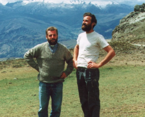 O. Zbigniew Strzałkowski (z lewej) i o. Michał Tomaszek w peruwiańskich Andach, niedługo przed swoją śmiercią