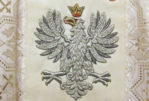 Ornat z wyhaftowanym wizerunkiem Orła Białego