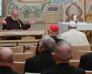 Papież na kazaniu o. Cantalamessy - AP